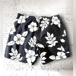 NWT Islander swim trunks w/cargo pocket. XL with 8" inseam and elastic waist.